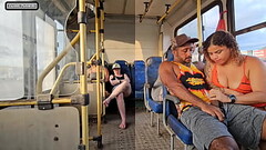 MULHER CASADA DAR MOLE PRA UM CARA ESTRANHO DENTRO DO ONIBUS E TERMINA TRANZANDO COM ELE Thumb