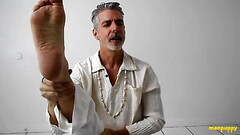 DILF Richard Lennox Shows Off His Feet In Yoga Session Thumb