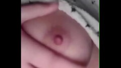 Me encanta manosearme las tetas y apret&aacute_rmelas Thumb