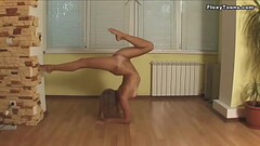 Russian Alla Klassnaja does bridges naked and shows how flexible she is Thumb