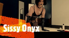 Sissy Onyx - Four Fingers Thumb