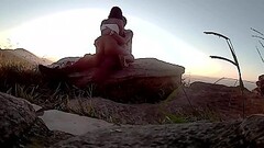 Luc&atilde_o e Lunna Vaz no mirante em S&atilde_o Thom&eacute_ das Letras vendo o sol nascer e fudendo nas montanhas Thumb